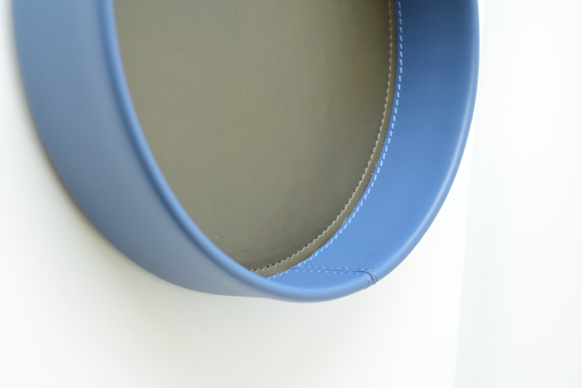 Round Trays — 6