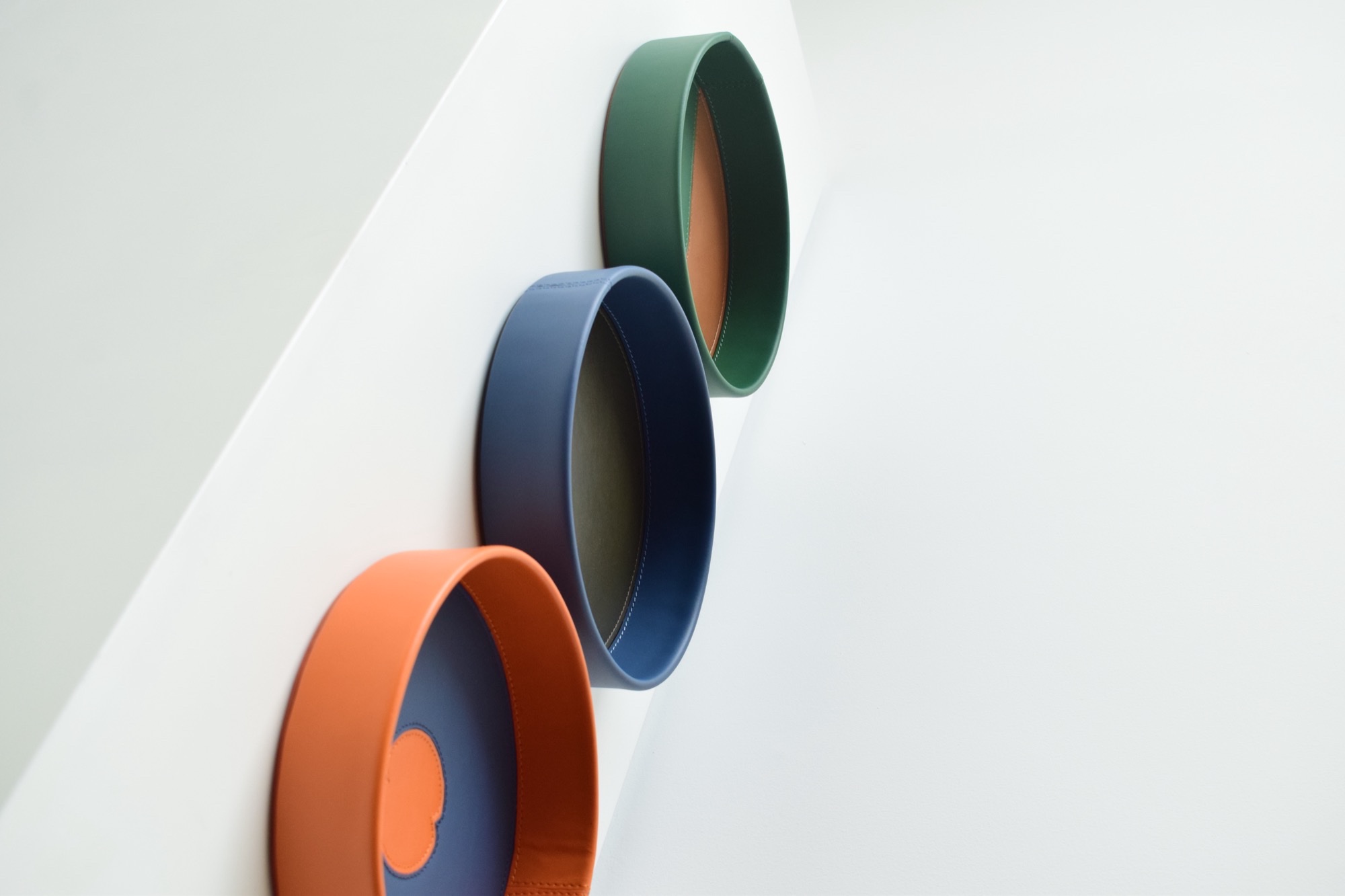 Round Trays — 7